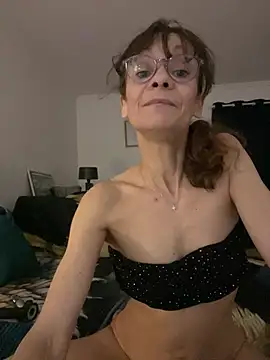 Chris06d22@xh live XXX chat