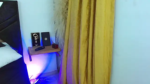 AlahiaFrequency's Live XXX Chat