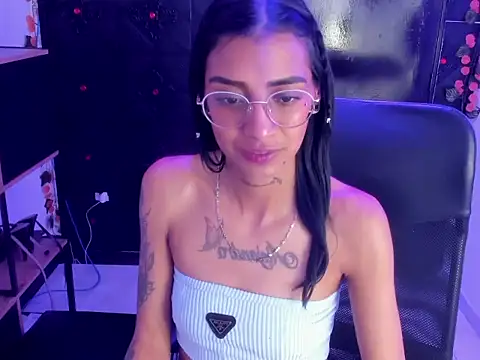 Chat +18 de KarlaSlutSkinny__ ao vivo