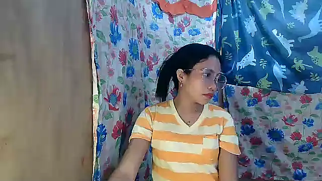 PinaySkinnyGirl: онлайн-секс-чат