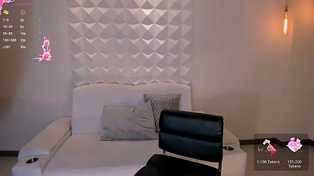 Chat +18 de JuanitaClay ao vivo