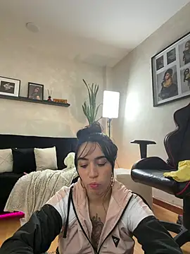 Chat XXX en directo de EmmyEvans1