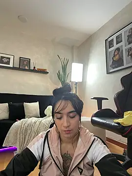 EmmyEvans1's Live XXX Chat