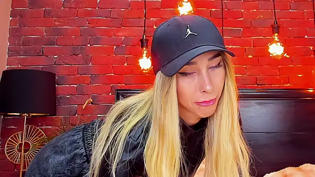 ChristynaRoss Chat XXX live