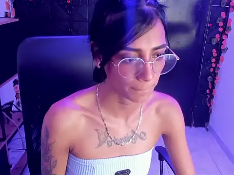 Živý XXX chat KarlaSlutSkinny__