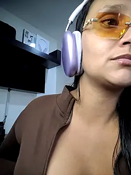 Esmeralda333 Chat XXX in diretta