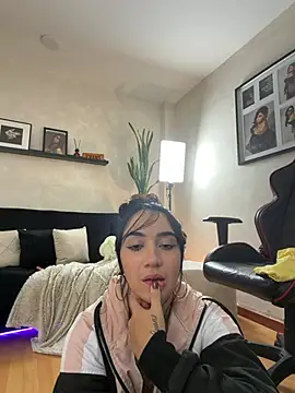 EmmyEvans1's Live XXX Chat