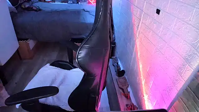 Show modela MartesBratty na web-kameri