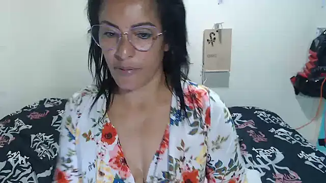 Chatroom XXX en direct de kateleyagrey