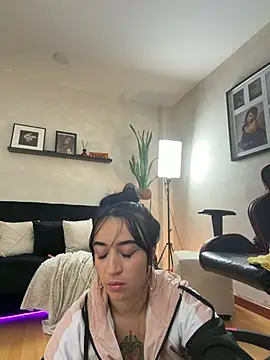 แชท XXX สดของ EmmyEvans1