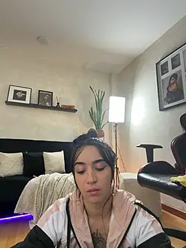 EmmyEvans1 লাইভ XXX চ্যাট