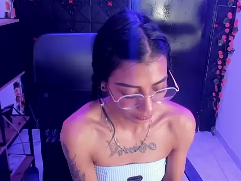 KarlaSlutSkinny__ Adlı Modelin Canlı XXX Sohbeti