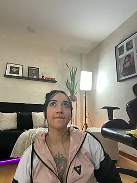 دردشة EmmyEvans1 الجنسية المباشرة