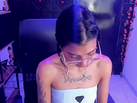 KarlaSlutSkinny__ 现场XXX聊天