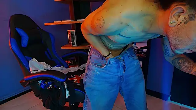 Thonixxx_mr: διαδικτυακό σόου στην κάμερα