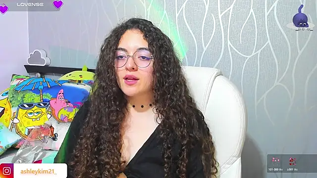 AshleyKim_ Adlı Modelin Canlı XXX Sohbeti