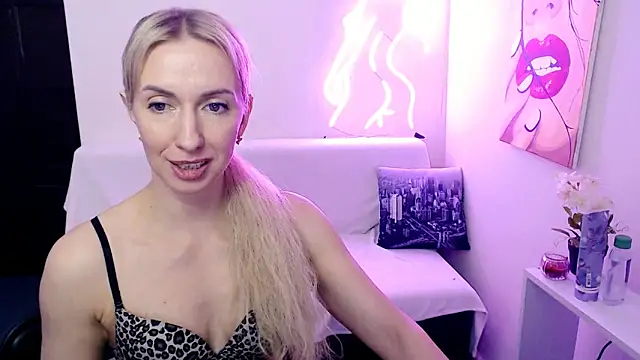 Cute_Smile_Shy Live XXX-Chat