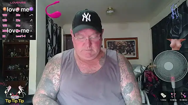 KINKYBLUEYES69 Show Webcam