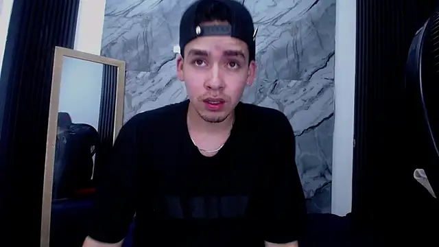 Mike_0233_ élő XXX-chatje