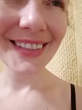 Show modela FainaG_Meow na web-kameri