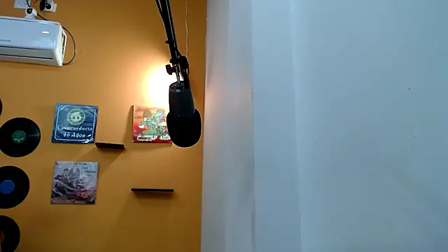 skinnyverus18  のライブXXXチャット