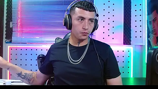 Godofcumxxx élő XXX-chatje