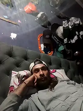 hairy_mannn Adlı Modelin Canlı XXX Sohbeti