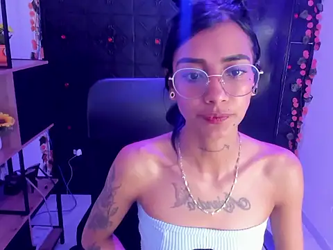 Chat +18 de KarlaSlutSkinny__ ao vivo