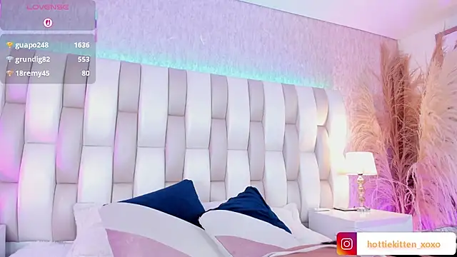 Viollet_xoxo élő XXX-chatje