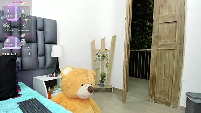 valeriasweet_ élő XXX-chatje