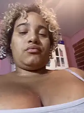 Hilarybunnyy 웹캠 쇼