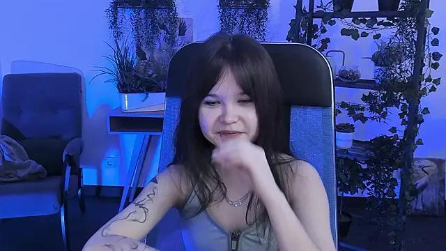 Elainebeness: онлайн-секс-чат