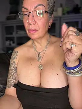 dieseldame1313 Adlı Modelin Canlı XXX Sohbeti