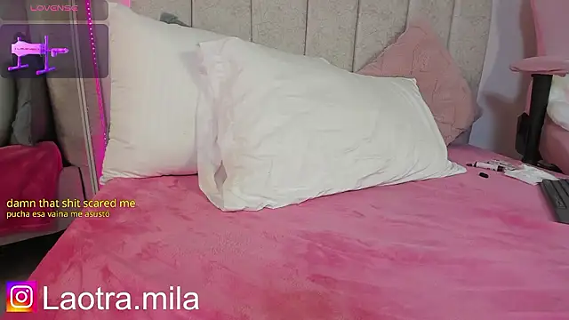 MilaVelourのライブXXXチャット