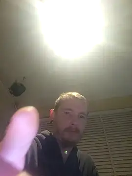 piercingpik Adlı Modelin Canlı XXX Sohbeti