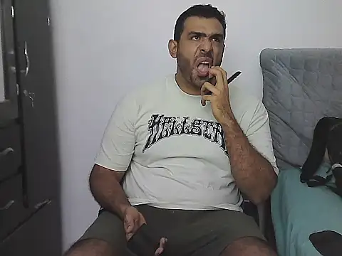 AlphaLatinoBear: онлайн-секс-чат