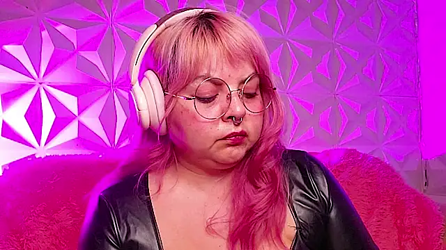 Satyn_doll Show in webcam