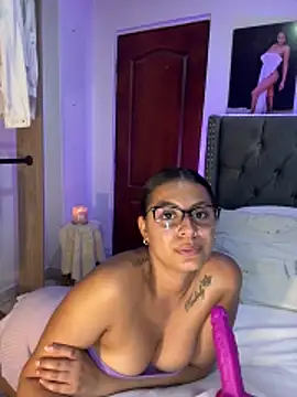 Chat XXX Live ema_zoe