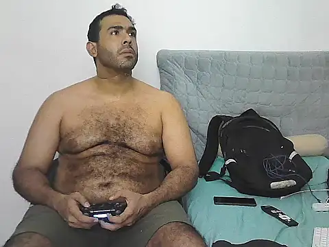 AlphaLatinoBear élő XXX-chatje