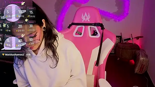 larah_uwu Live XXX-chat