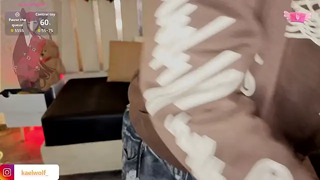 kaelwolf_tay élő XXX-chatje