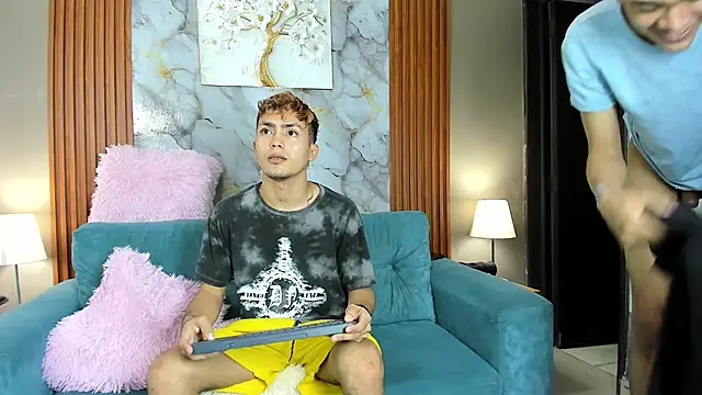 AVENGER_BOYS2026 Adlı Modelin Web Kamerası Şovu