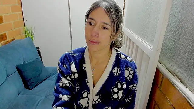 Penelope47's Live XXX Chat
