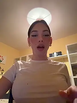 Carlita_cute Adlı Modelin Canlı XXX Sohbeti