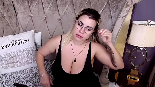 แชท XXX สดของ BustyGizelle