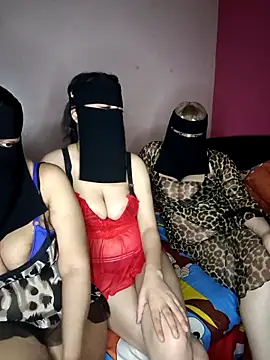 Queen-Roo7: διαδικτυακό σόου στην κάμερα