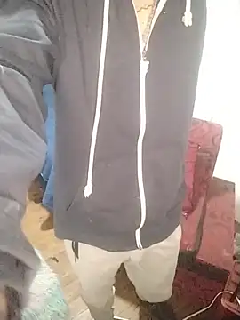 Tattoboy19cm: διαδικτυακό σόου στην κάμερα