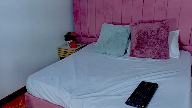 EMILYJOHNSON01 现场XXX聊天