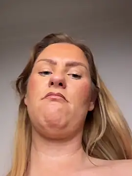 Онлайн чат XXX Charleigh_xx