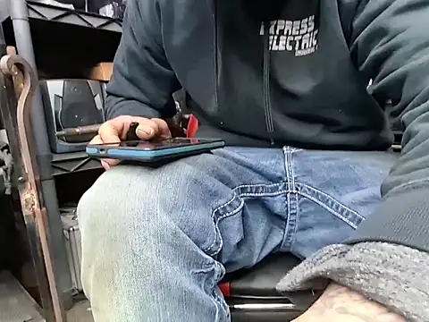 twistafatpipe's Live XXX Chat